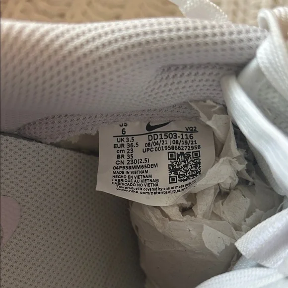 Nike Women’s Low Dunk, size 6 - Picture 9 of 9